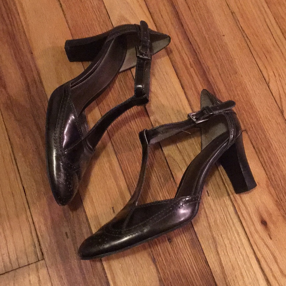 Liz Claiborne Metallic Wing Tip T-Strap Heels